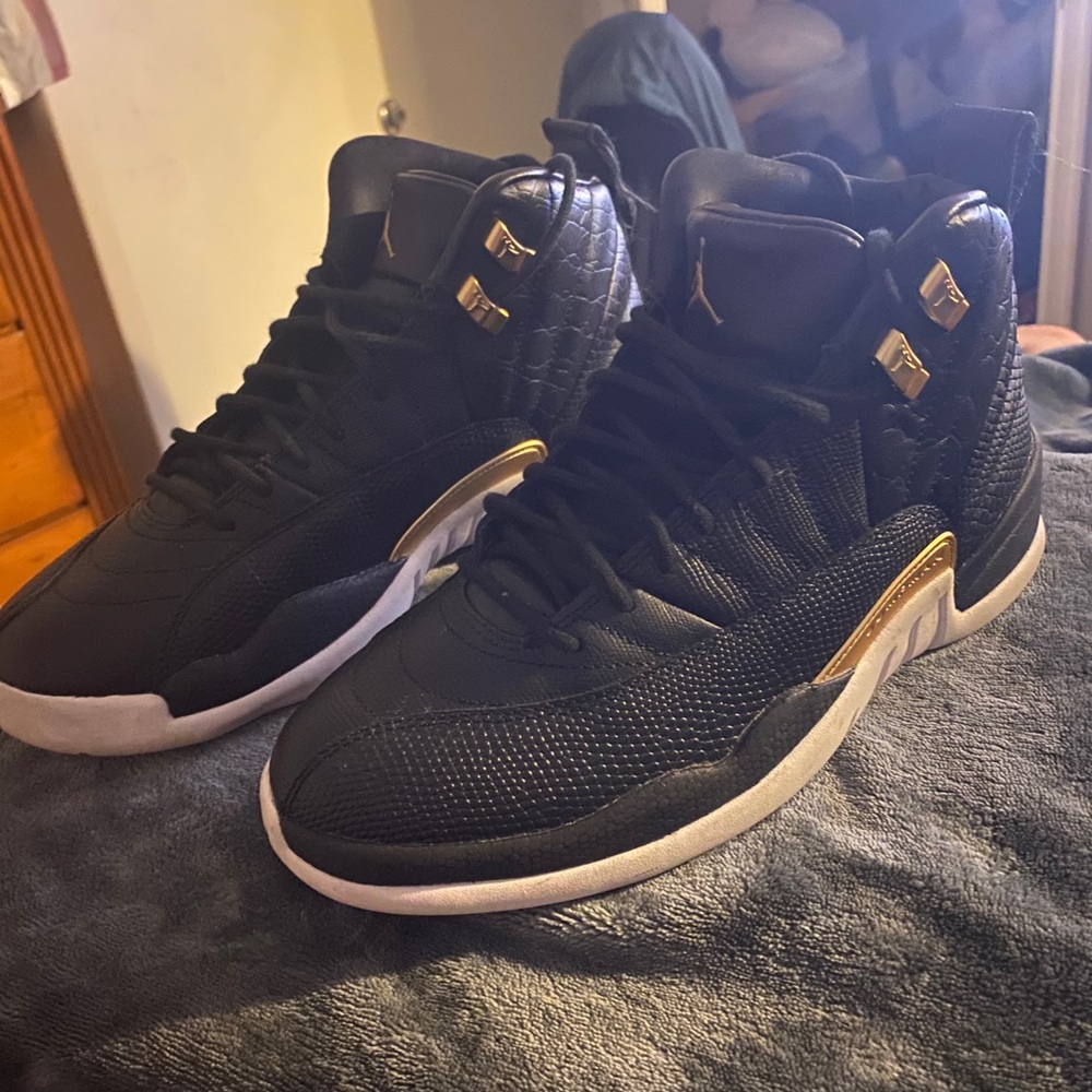 Shoes - Picture 2 of 4